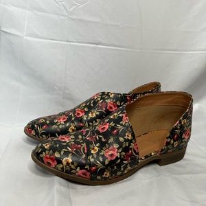 Slip on shoes with roses